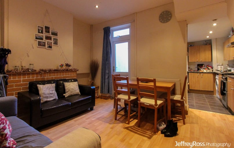Thesiger Street, Plasnewydd, Cardiff - Image 1